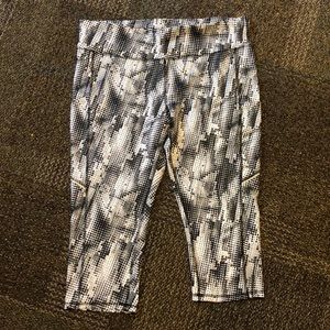 Xersion Cropped leggings, size L, never worn